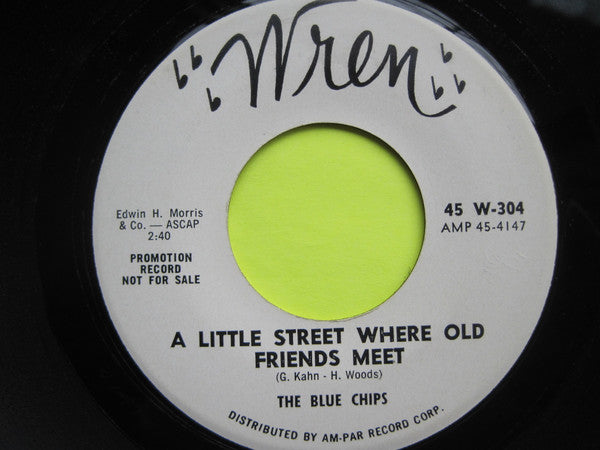 The Blue Chips (11) : A Little Street Where Old Friends Meet / It Looks Like Rain In Cherry Blossom Lane (7", Promo)