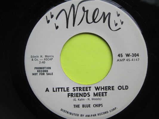 The Blue Chips (11) : A Little Street Where Old Friends Meet / It Looks Like Rain In Cherry Blossom Lane (7", Promo)